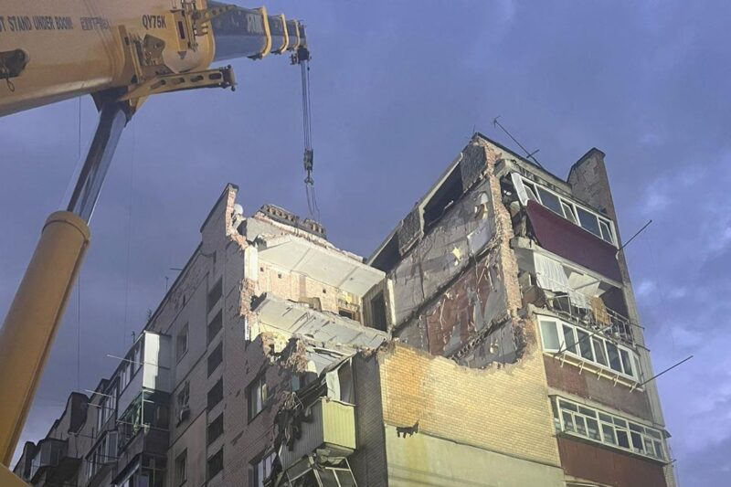 В Хмельницькому під завалами знайшли друге тіло