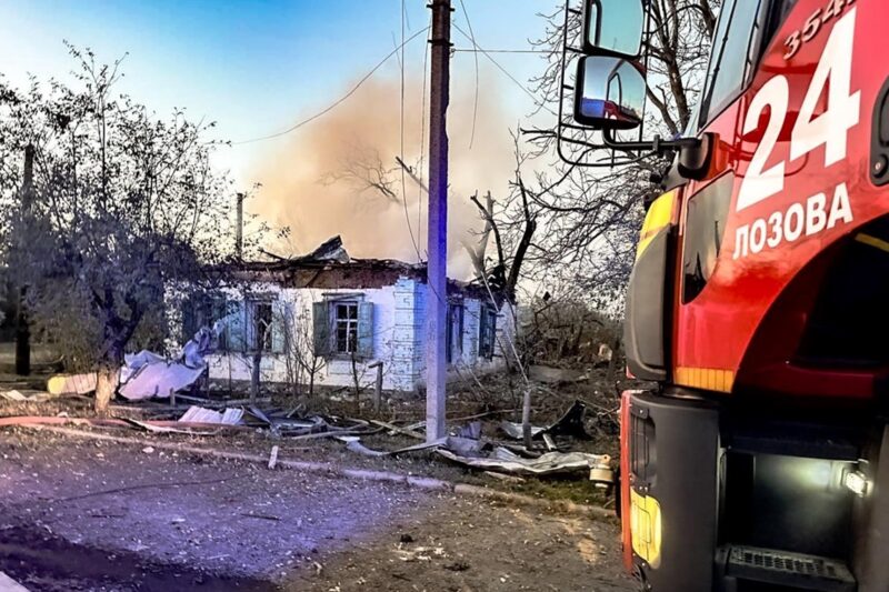 В Лозовій четверо поранених через удар російської бомби