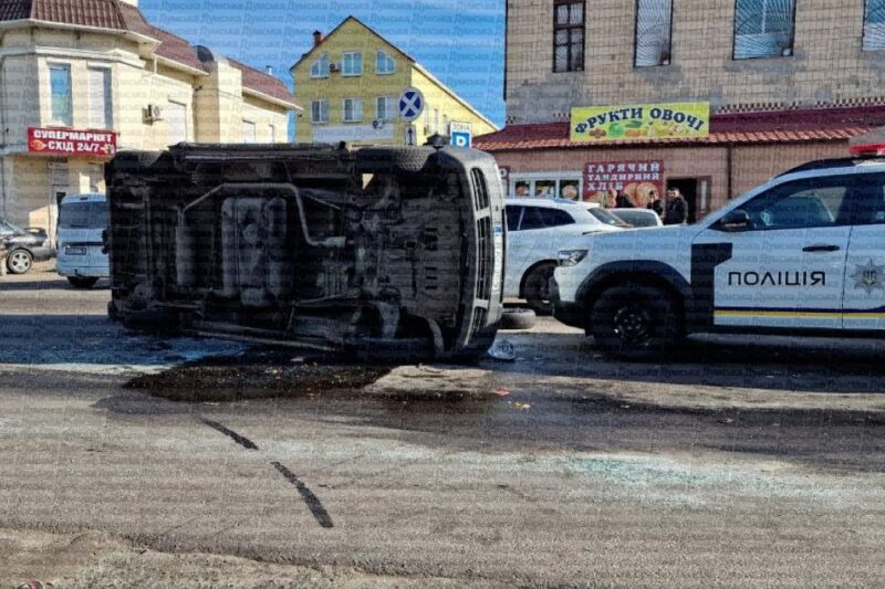 В Одесі натовп перекинув мікроавтобус ТЦК