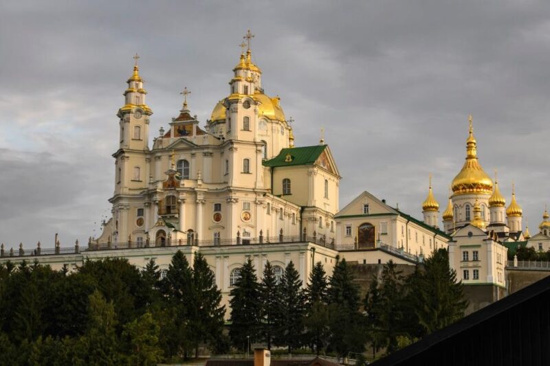В Почаївській лаврі проводять обшуки