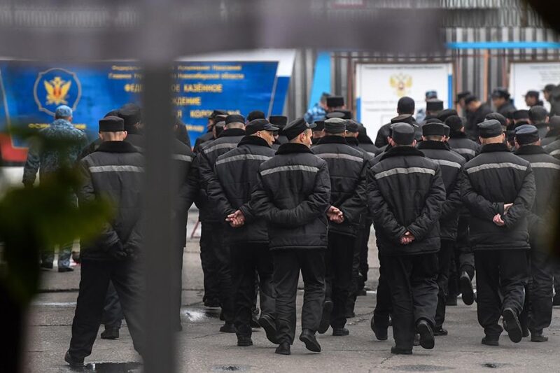 В Росії доходи в’язнів перевищують доходи вчителів – СЗР
