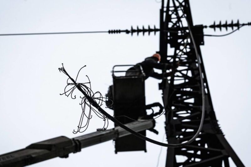 Відключення світла охопили 12 областей України