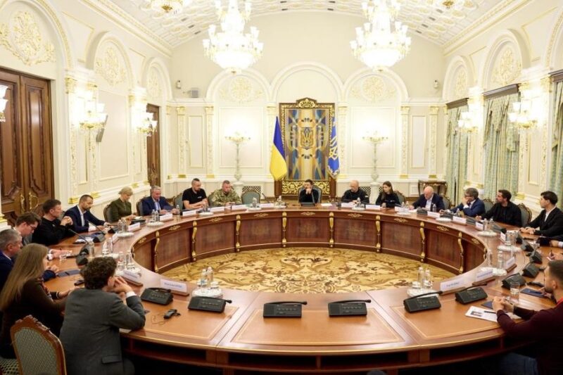Зеленський і бізнес обговорили відкриття експортних платформ зброї