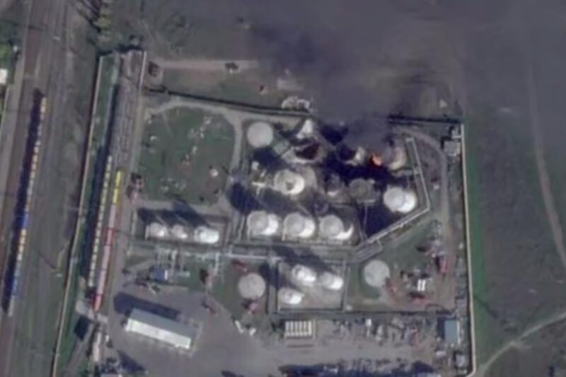 ЗМІ показали знімки ураженої нафтобази в Криму