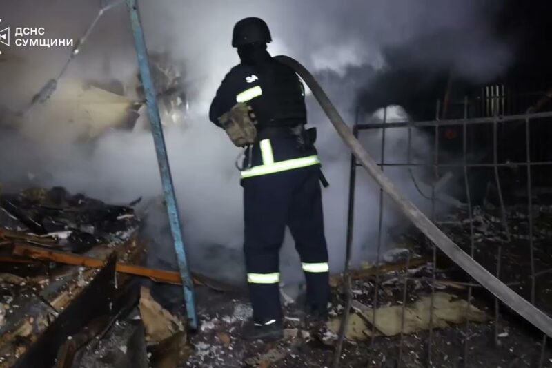 Сумщина: рятувальники ліквідували пожежу, спричинену російською атакою