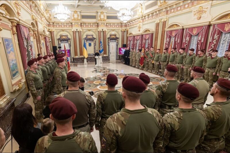 Володимир Зеленський привітав воїнів Десантно-штурмових військ із професійним днем