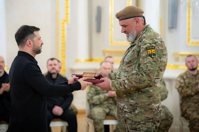 Володимир Зеленський вручив державні нагороди українським героям