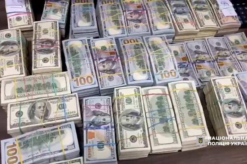 Організували шахрайську біржу: слідчі поліції повідомили про підозру учасникам ОЗГ