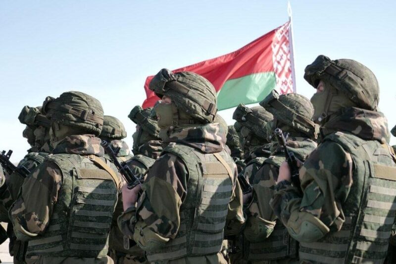 Білорусь готова розмістити свої “миротворчі” війська в Україні