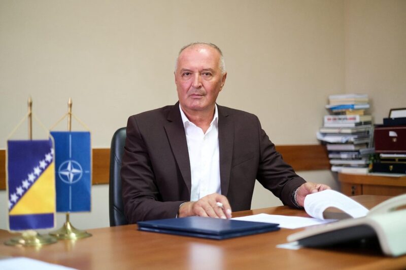 Боснія і Герцеговина відмовила у посадці літаку з главою МЗС Угорщини