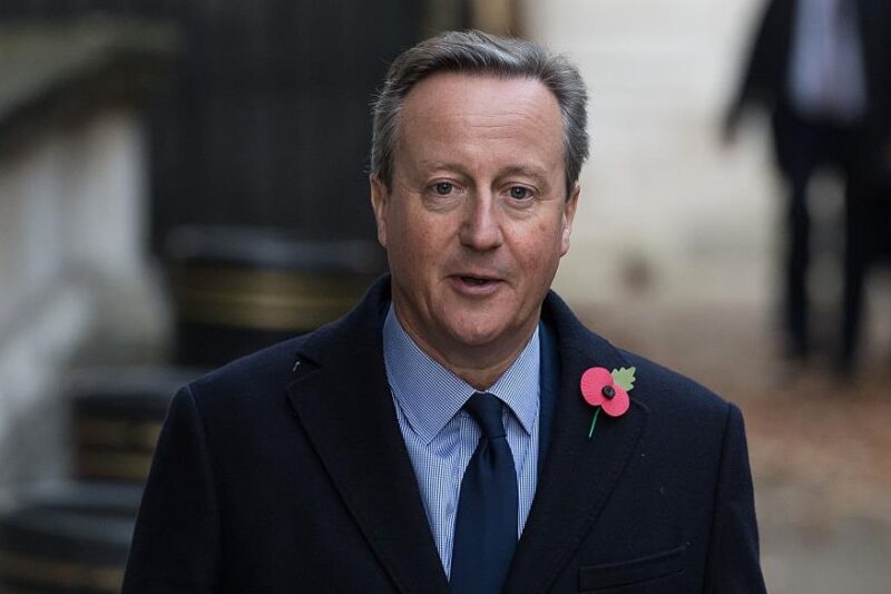 Екс-прем’єр Британії заявив, що лікувався від раку