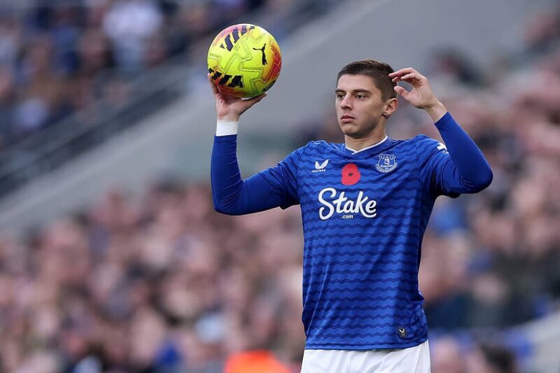 Евертон сумнівається щодо нового контракту для Миколенка – ЗМІ