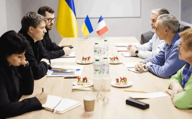 Франція готова виробляти зброю в Україні