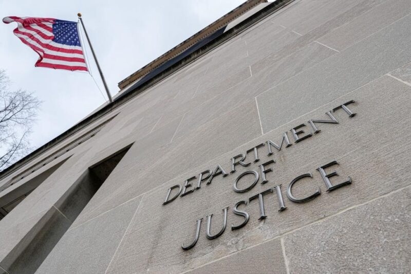 Франція видала США білоруску, що експортувала авіазапчастини в Росію