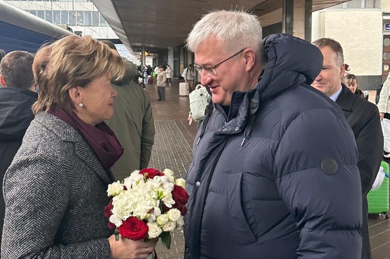 Глава МЗС Латвії прибула до Києва