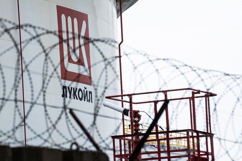 Ірак заблокував усі платежі за нафту Лукойлу – ЗМІ