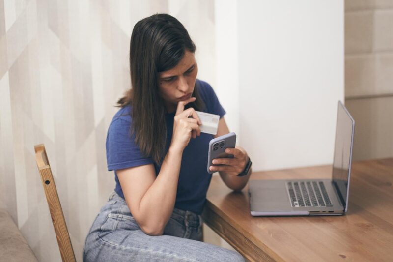 Іспанський сервіс адмінпослуг розриває договори з росіянами – ЗМІ