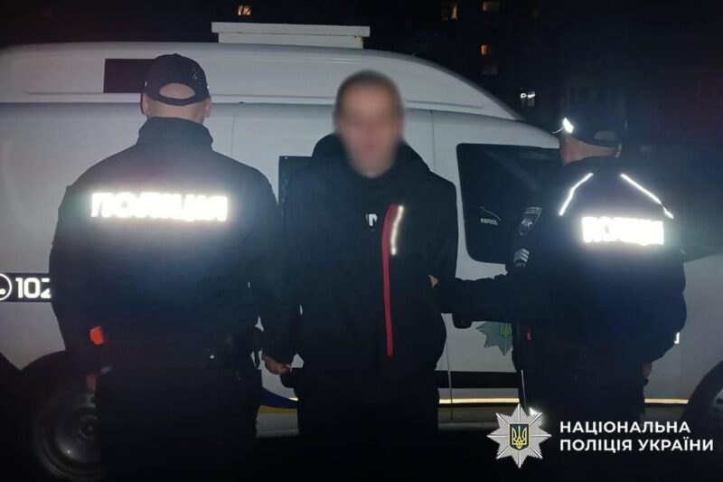 Хлопець зарізав двох жінок серед вулиці у Житомирі