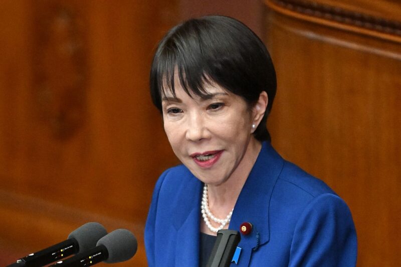 Китайський дипломат пригрозив відрізати голову премʼєрці Японії