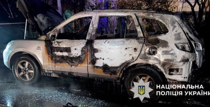 Киянин через ревнощі спалив автомобіль суперника