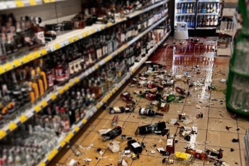 Киянин розгромив алкогольний відділ у магазині