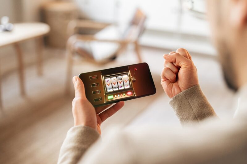 Мінцифри заблокувало в TikTok 47 акаунтів за рекламу казино