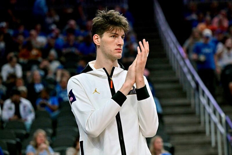 Найвищий баскетболіст зіграв свій перший студентський матч