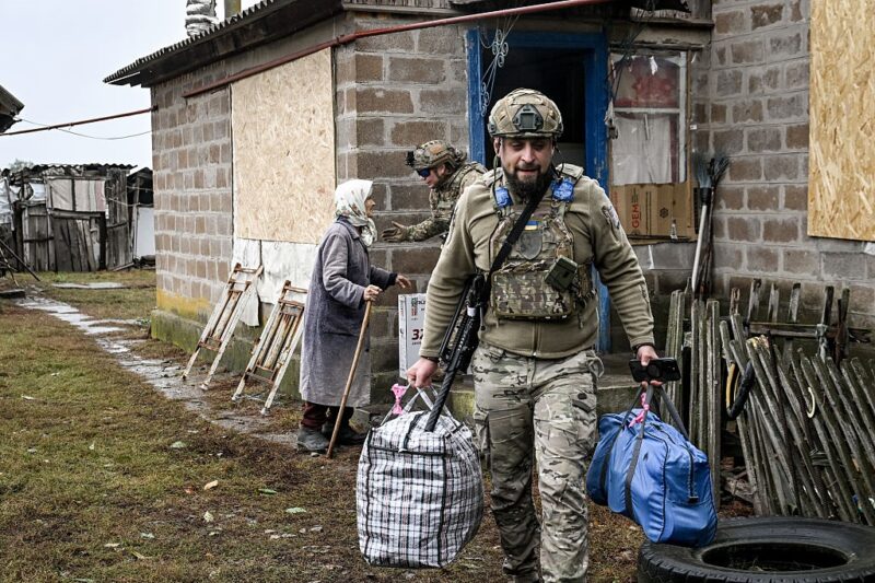 Оголошено обов&rsquo;язкову евакуацію дітей на Дніпропетровщині та Запоріжжі