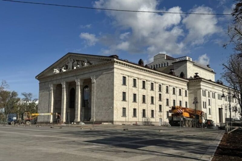 Окупанти анонсували перші вистави на місці трагедії в Маіруполі