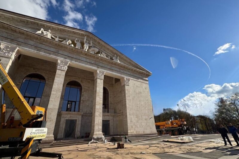 Окупанти готуються відкрити драмтеатр у Маріуполі