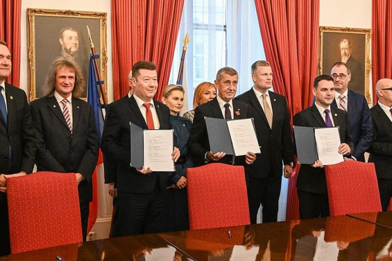 Популісти та антиукраїнська партія: в Чехія сформувався новий парламент