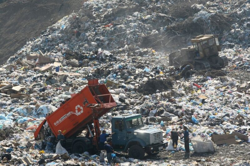 Росія перетворюється на сміттєзвалище – зовнішня розвідка