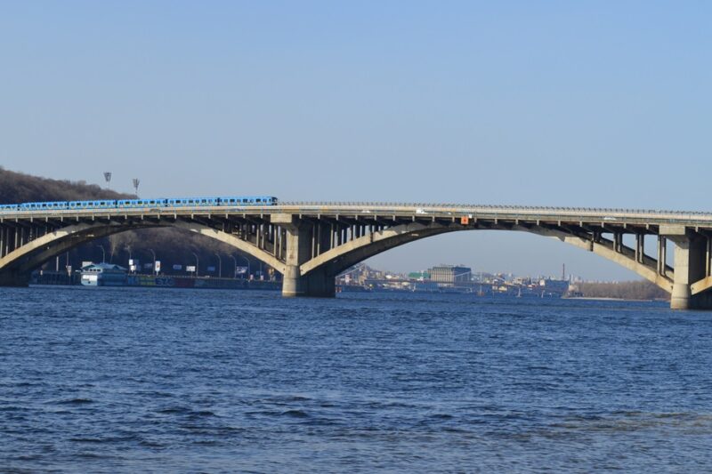 Рух мостом Метро обмежать 15-16 листопада