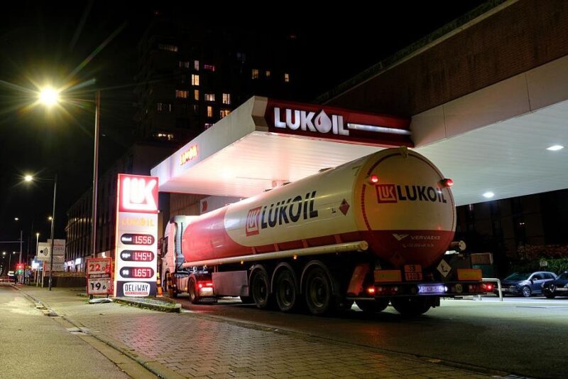 США відмовили “маріонетці Кремля” в купівлі активів Лукойлу