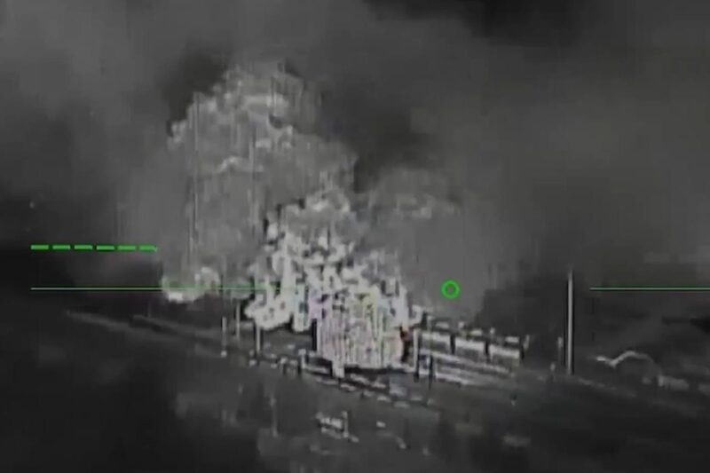 ССО показали знищення нафтобаз росіян у Криму