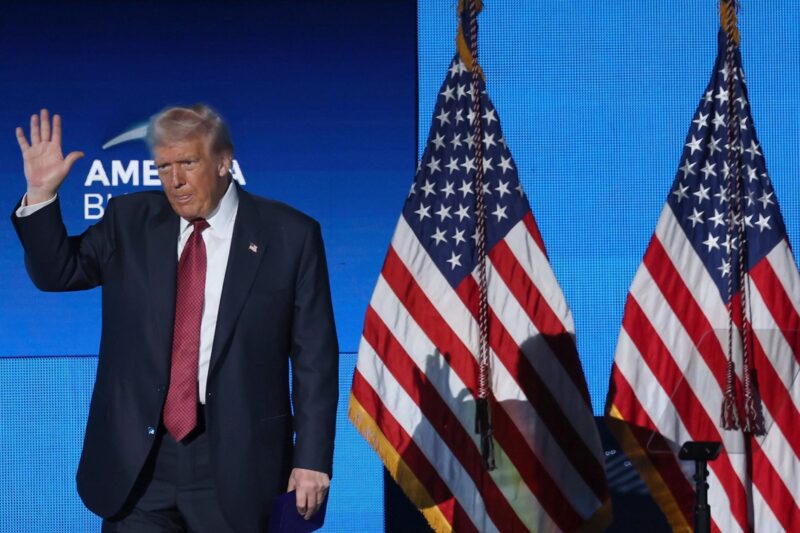 Трамп: Путін просив мене врегулювати війну, що триває 10 років