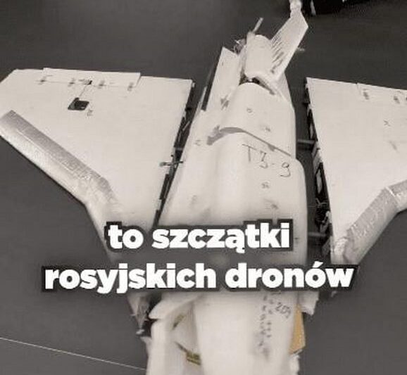 Туск показав рештки збитих російських дронів