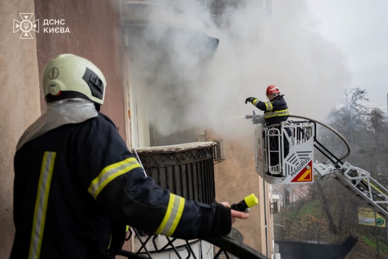 У Києві через вибух зарядної станції загорілася квартира