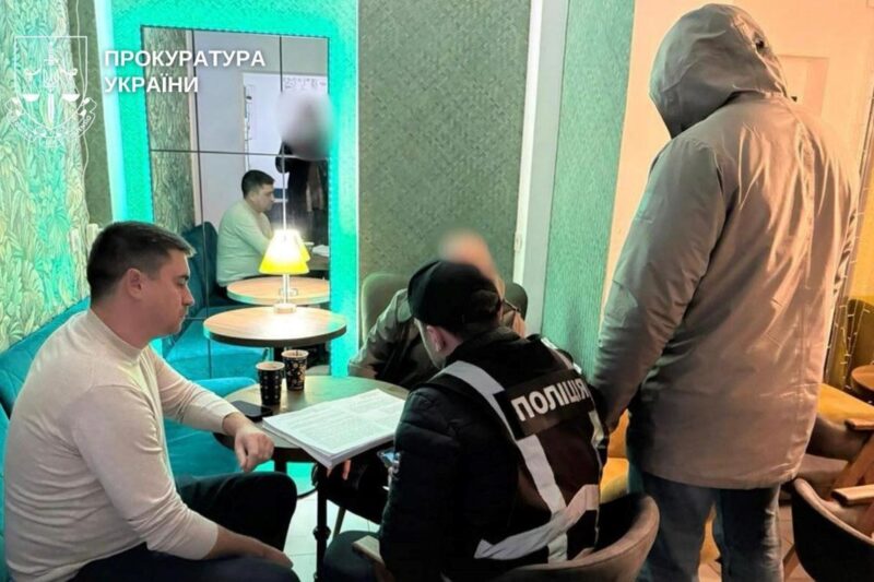 У Києві шахраї видурили мільйони на “лазерну зброю”