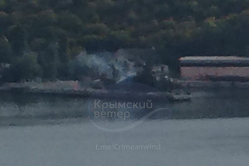 У Криму горів військовий корабель РФ – соцмережі