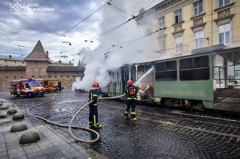 У Львові під час руху загорівся трамвай