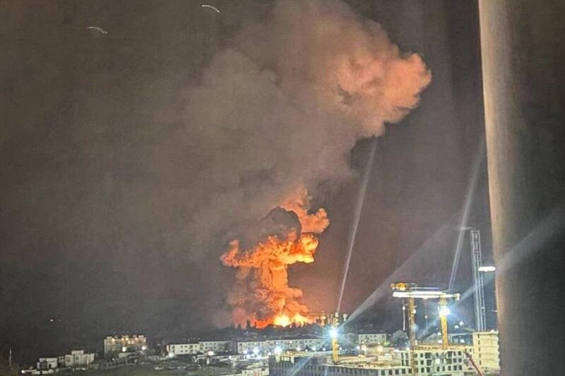 У Новоросійську палає нафтобаза