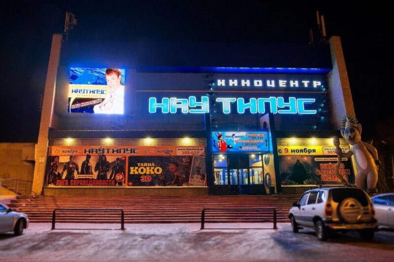 У Росії десятки відвідувачів кінотеатру отримали опіки очей