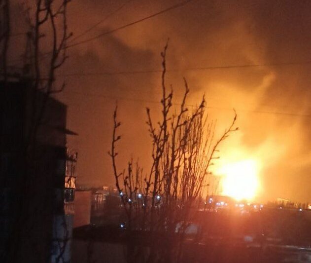 У Таганрозі РФ прогриміли 20 вибухів, вирує пожежа