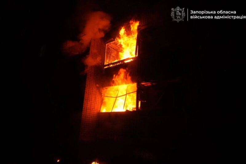 У Запоріжжі БПЛА влучив у багатоповерхівку