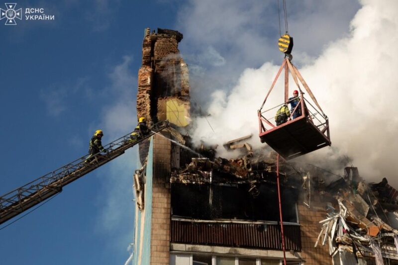 Удар по Тернополю: невідома доля 22 людей