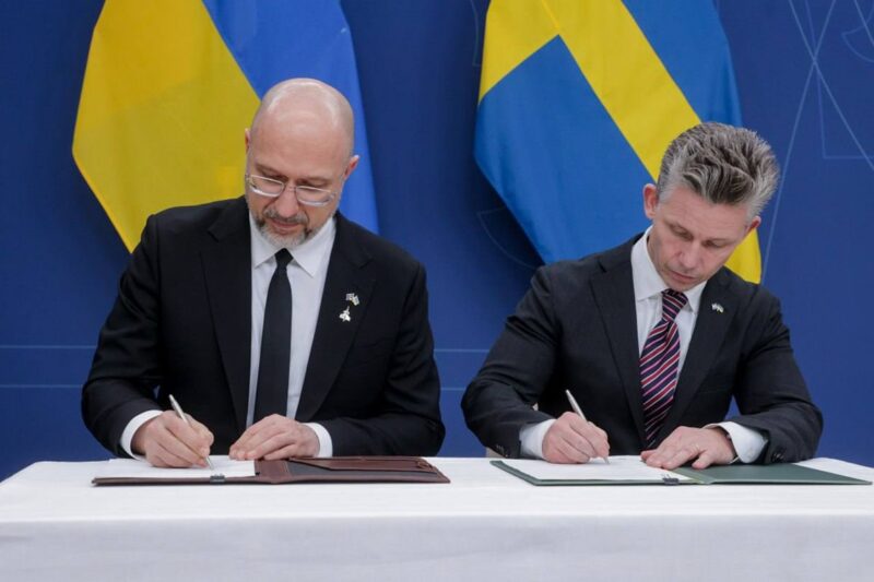 Україна та Швеція підписали оборонну угоду