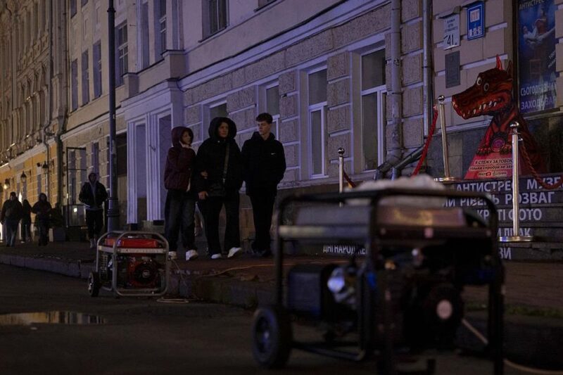 Українцям пропонують гроші за підключення генераторів до мобільних станцій