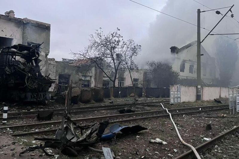 Укрзалізниця скасувала деякі поїзди через бойові дії