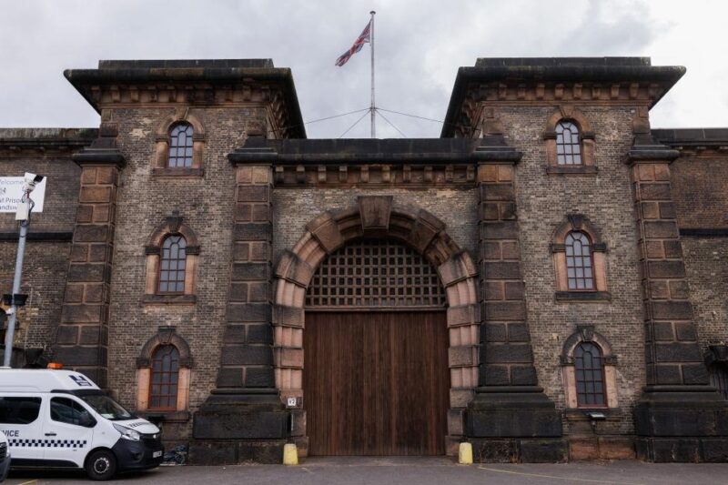 В Британії помилково звільнений в’язень сам повернувся до тюрми